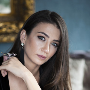 Актер Черен Бендерлиоглу в роли Ирмак Бозор