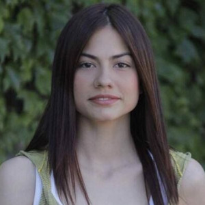 Актер Демет Оздемир в роли Нисан Акйол